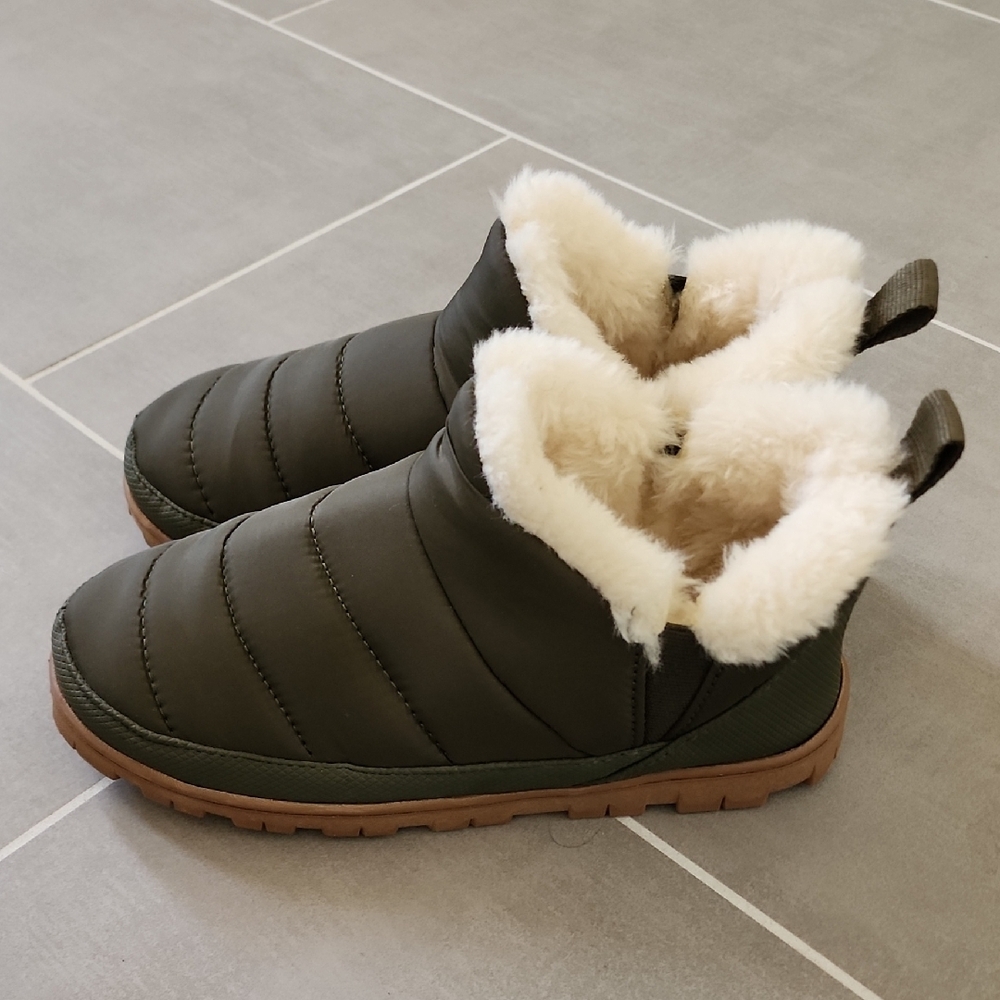 Cozy Green Fur-Lined Boots